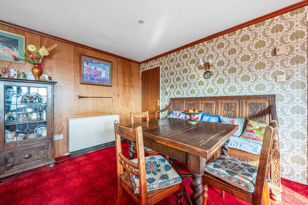 Dining Area in Lo...