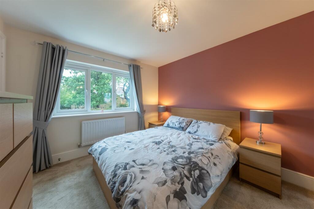 6 Stirling Close-027.jpg
