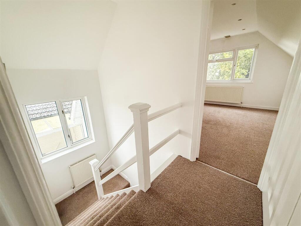 FIRST FLOOR LANDING