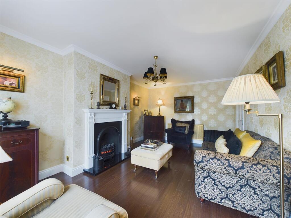 STYLISH LOUNGE
