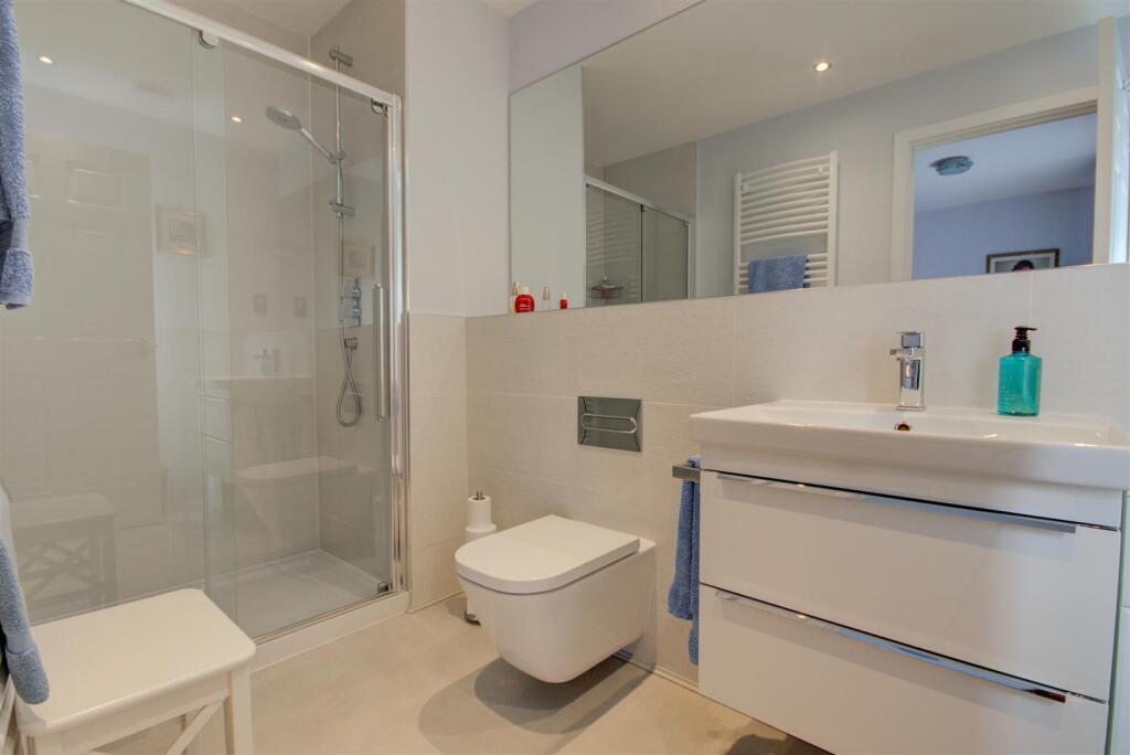 EN SUITE