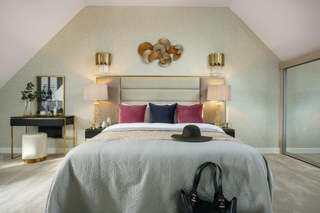 An impressive en suite bedroom with galleried ceilings