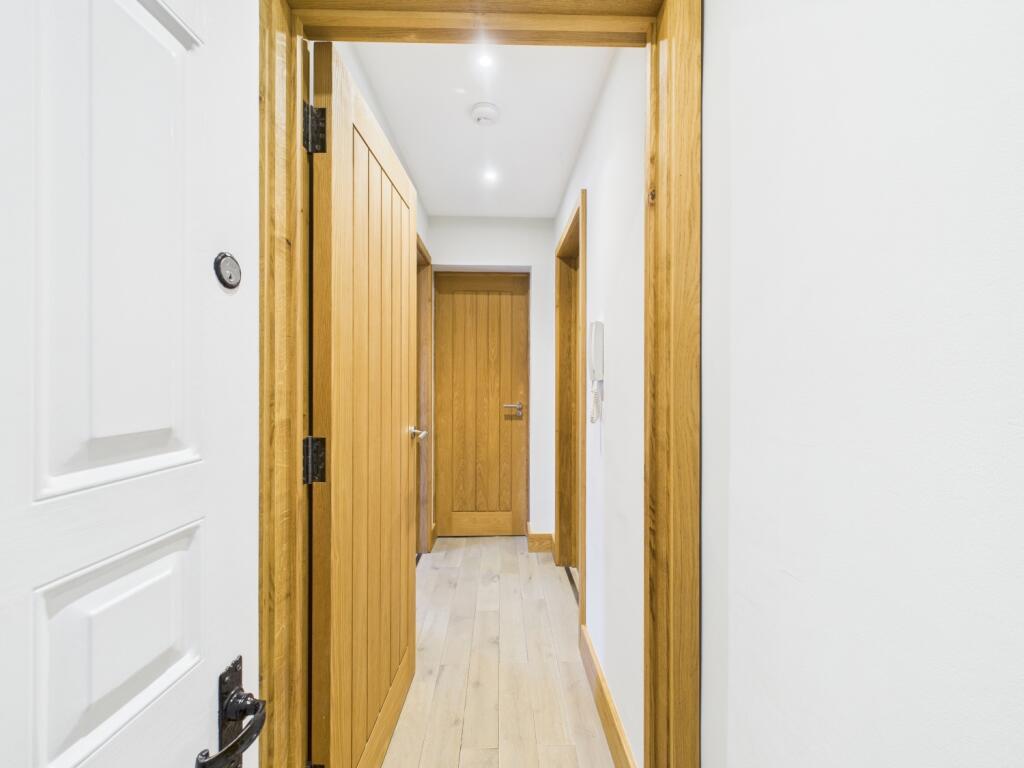 CAM02023G0-PR0129-STILL001