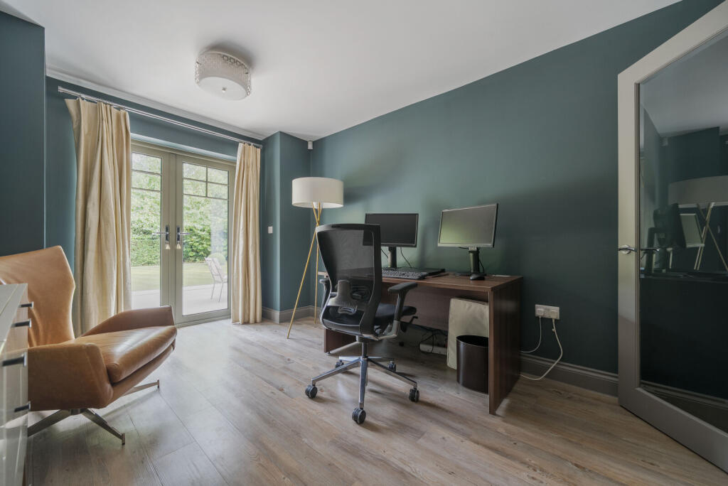 1305422-13-684728...