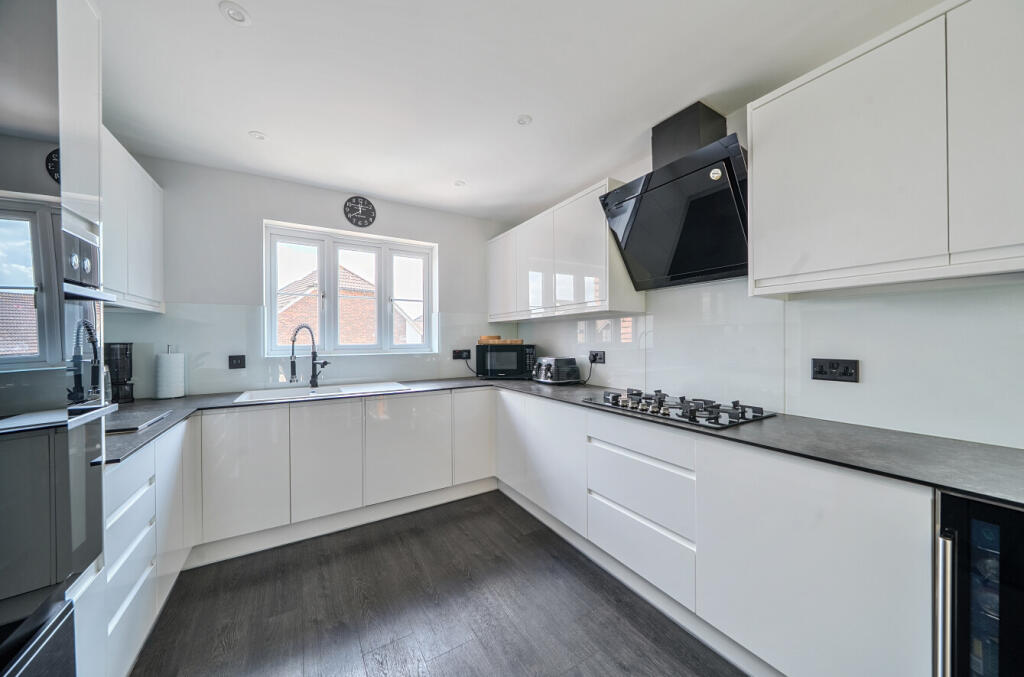 1272690-25-6836f8...