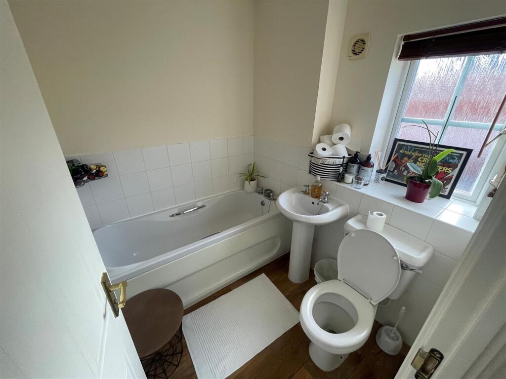 Family Bathroom.jpg