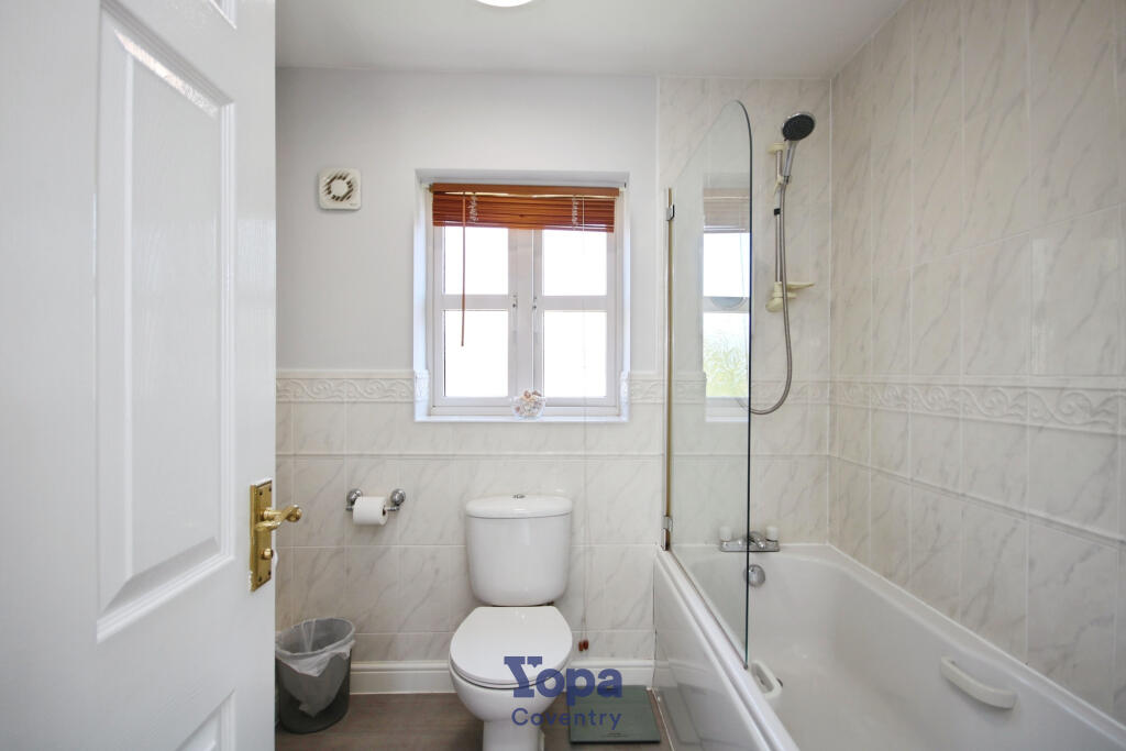 Eb15d4e5-Family 20bathroom.JPG