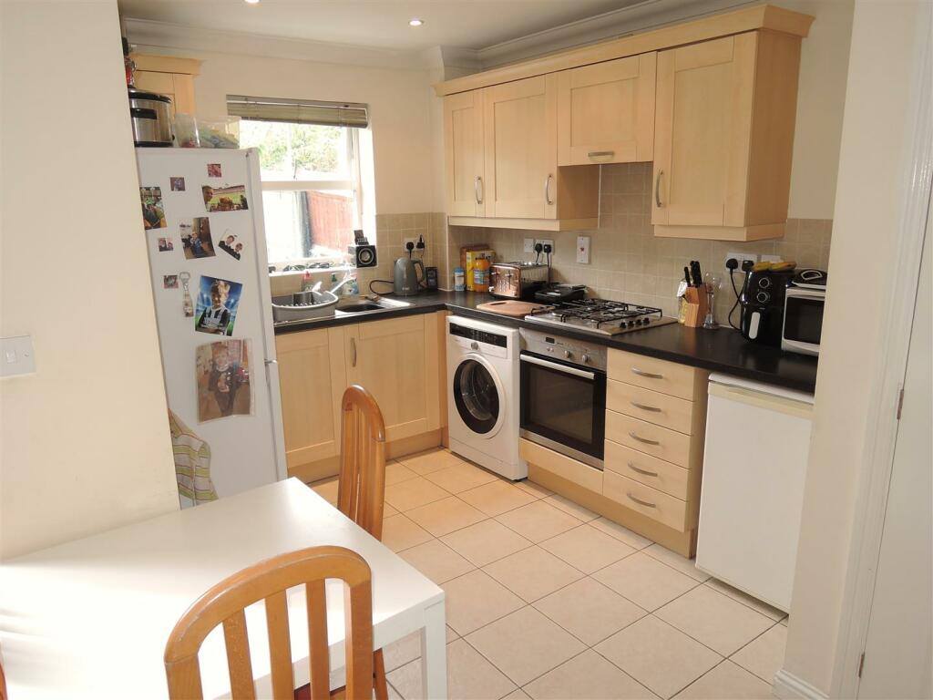 Kitchen: