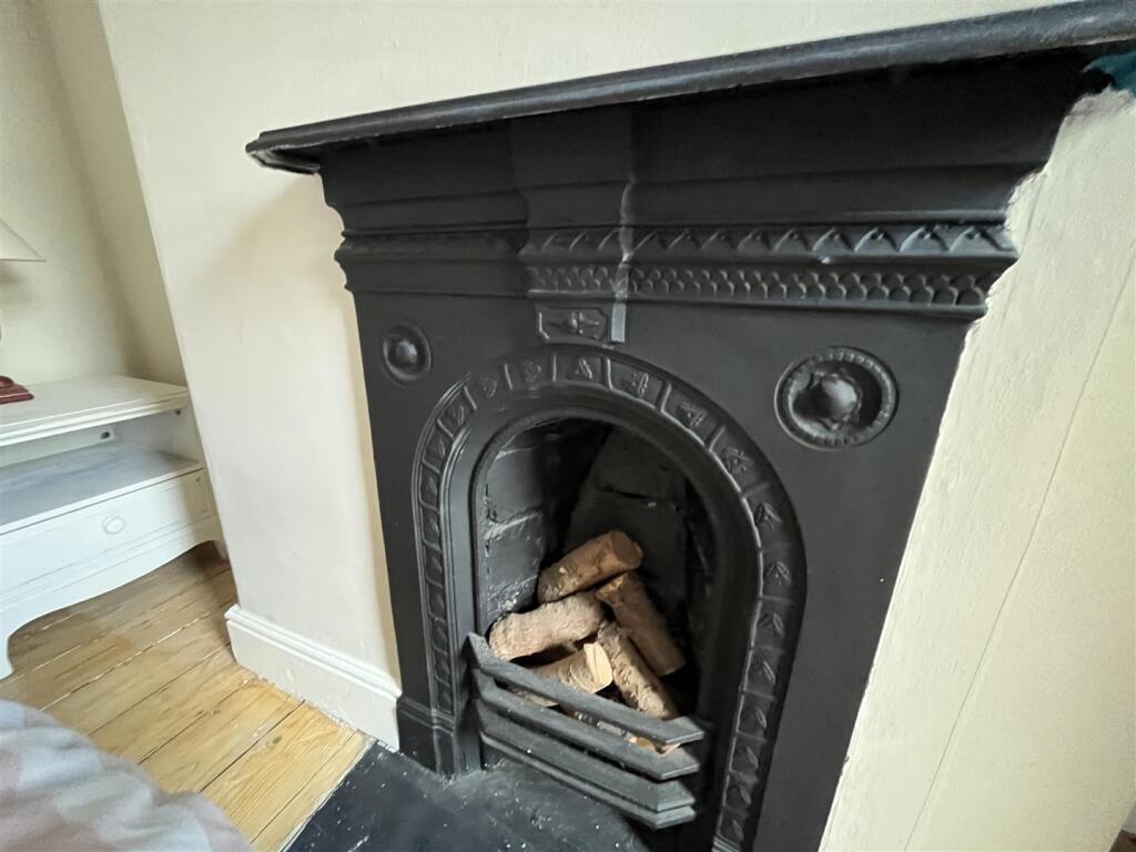 Bed 2 - Fireplace Feature