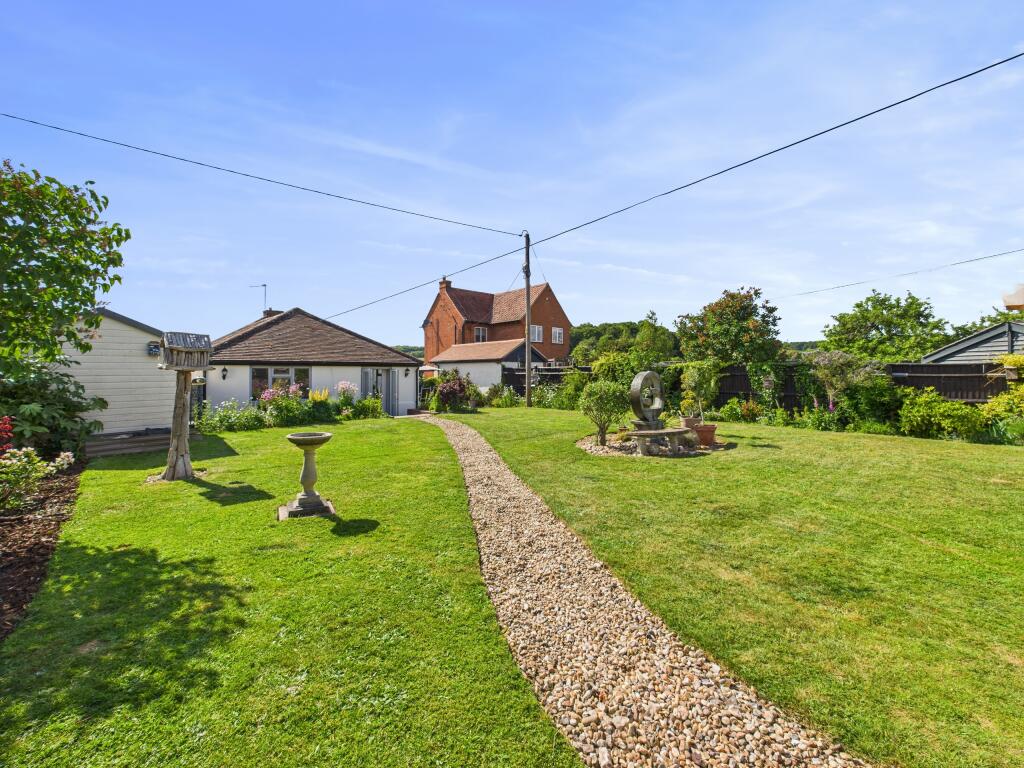 CAM01354G0-PR0520-STILL018