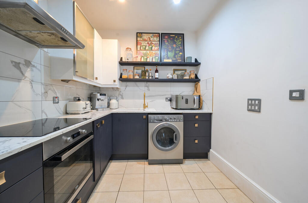 1372151-21-68fb44...