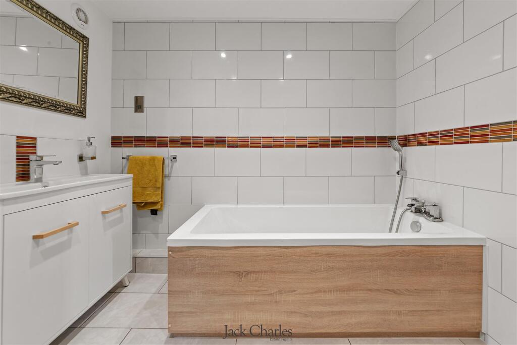 Curtis Stables 16.jpg