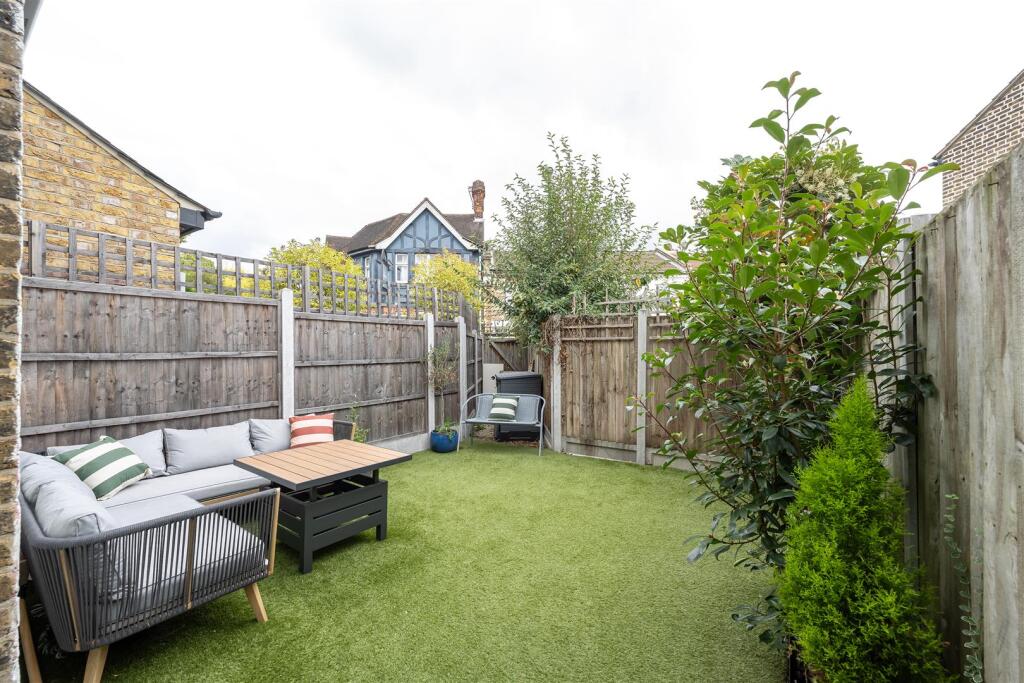 Halstead Road, E11