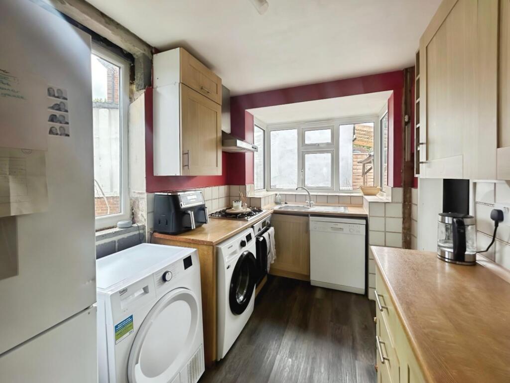 5df336e3-kitchen 201.jpg