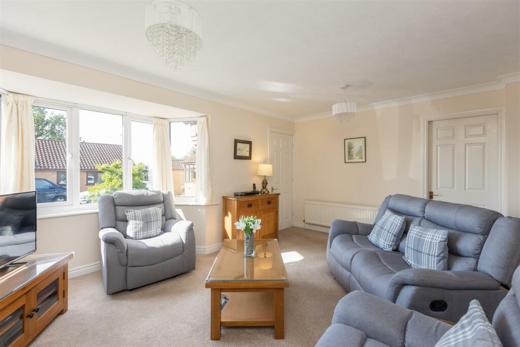 Corbie Way 33 Sitting Room-4.jpg