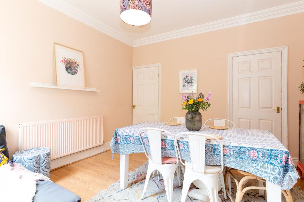 KITCHEN DINER AND LOUNGE