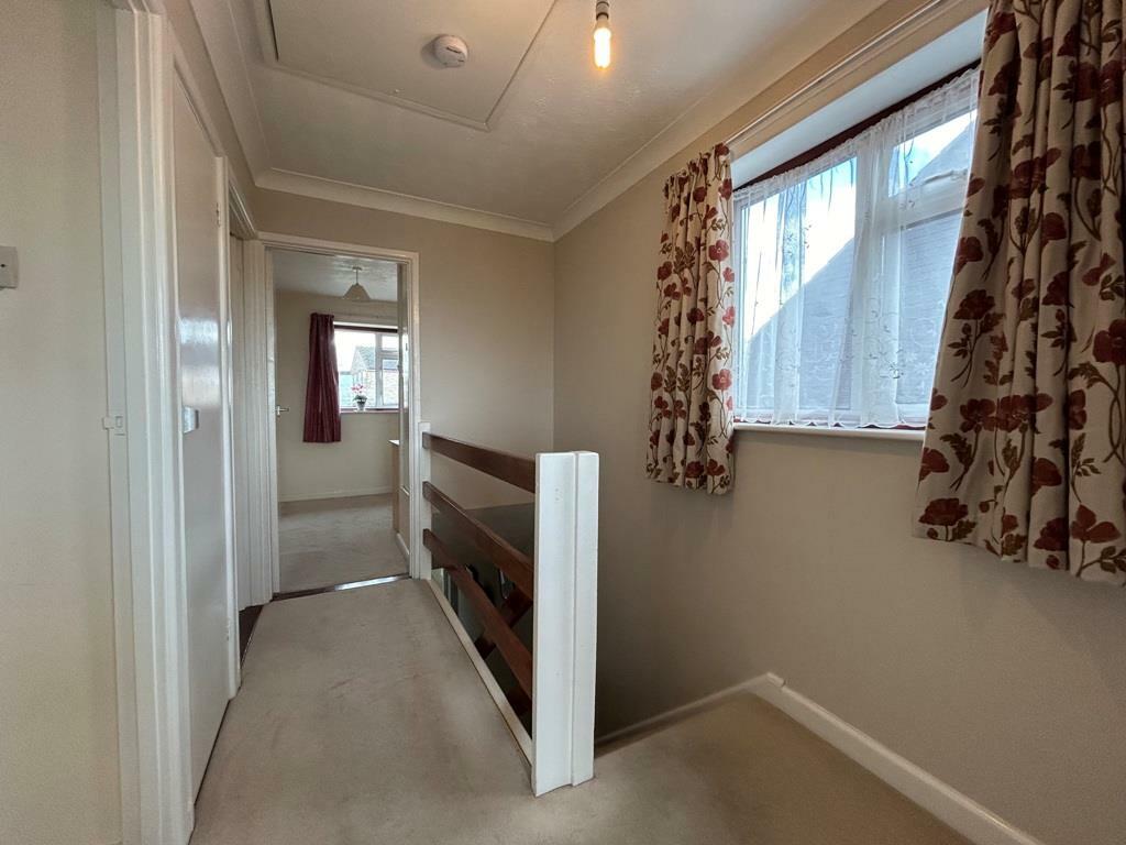 FIRST FLOOR LANDING