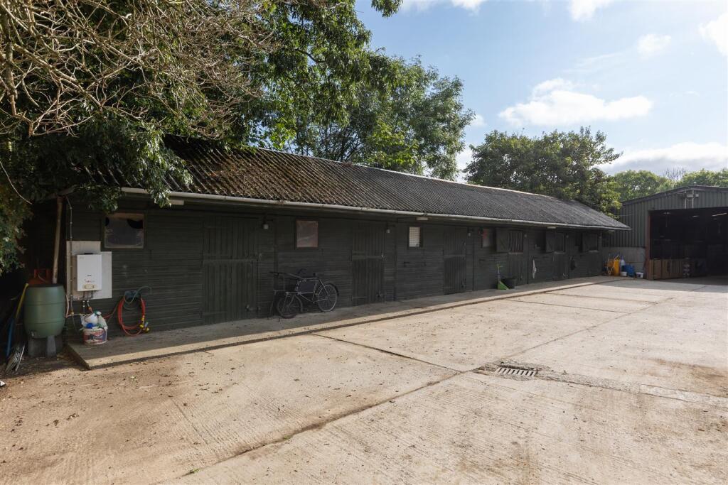 Owl Farm - Externals -3.jpg