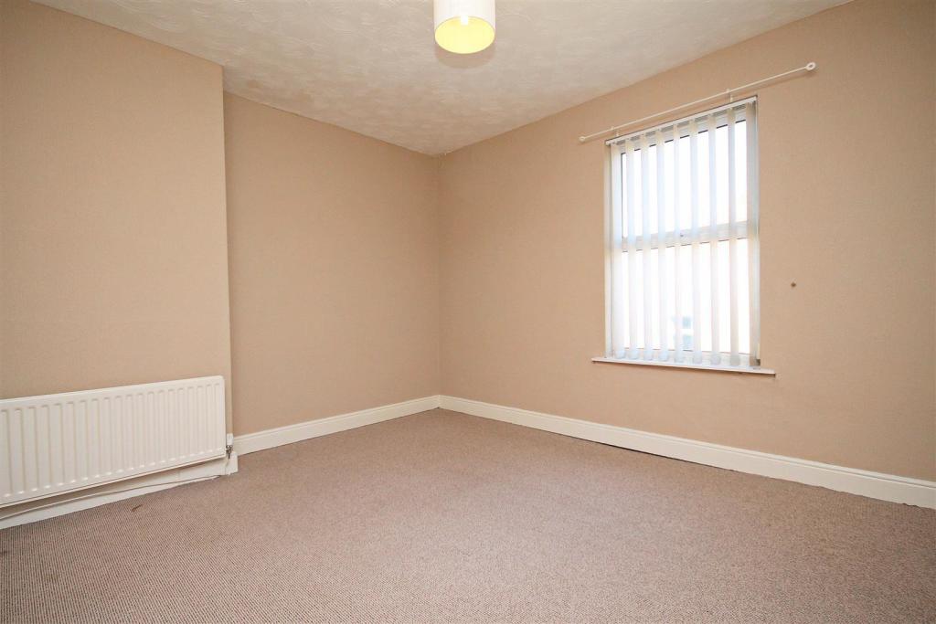 Bedroom 1.jpg