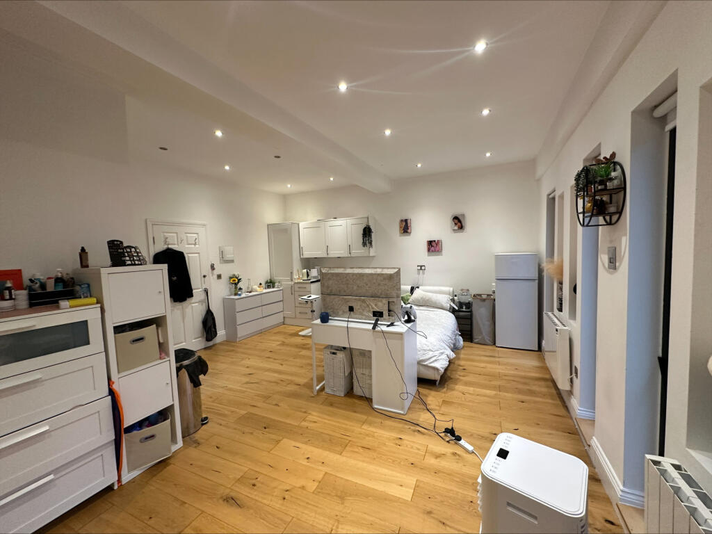 Ensuite, Couccil Tax & Water Included, Dispensary Lane, E8