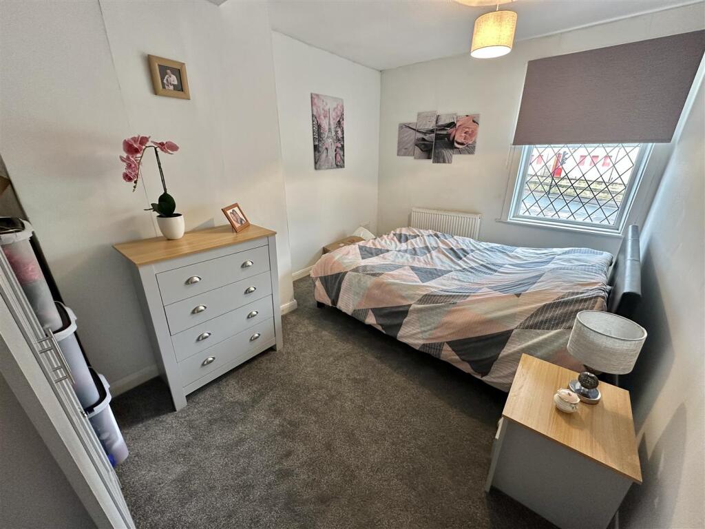 bedroom2.jpg