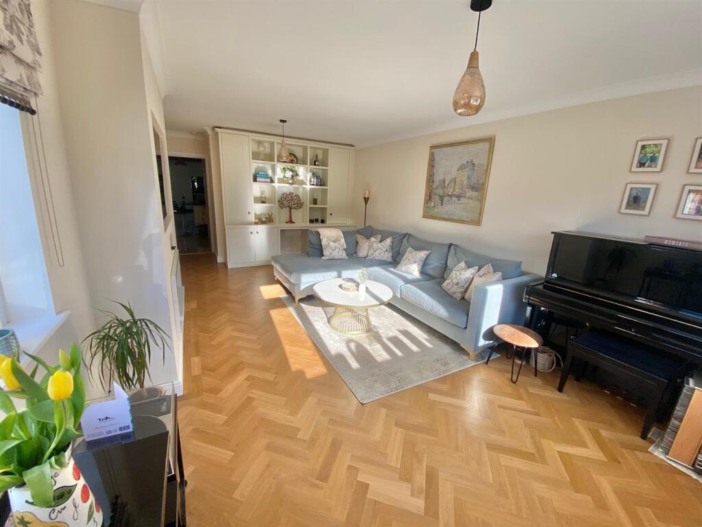 Bedroom 4 / Living Room