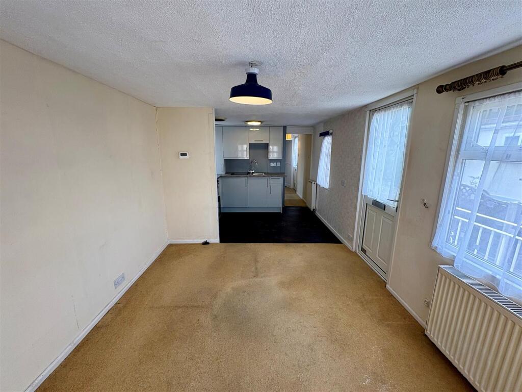 Kitchen / Living Room