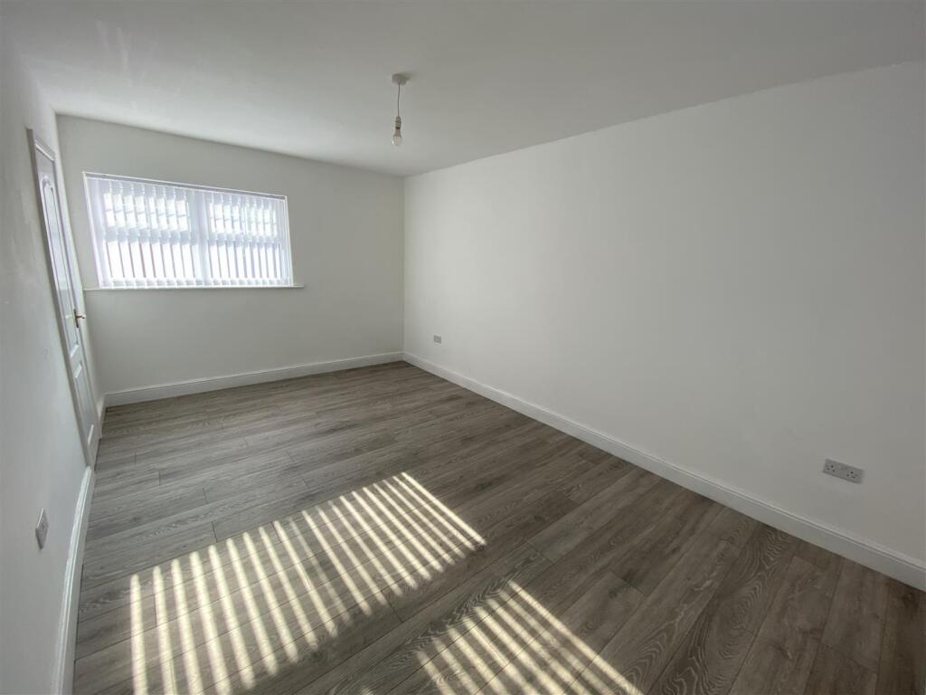 Bedroom no.1 front double: