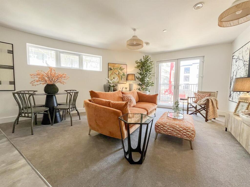 Living Room / Kitchen