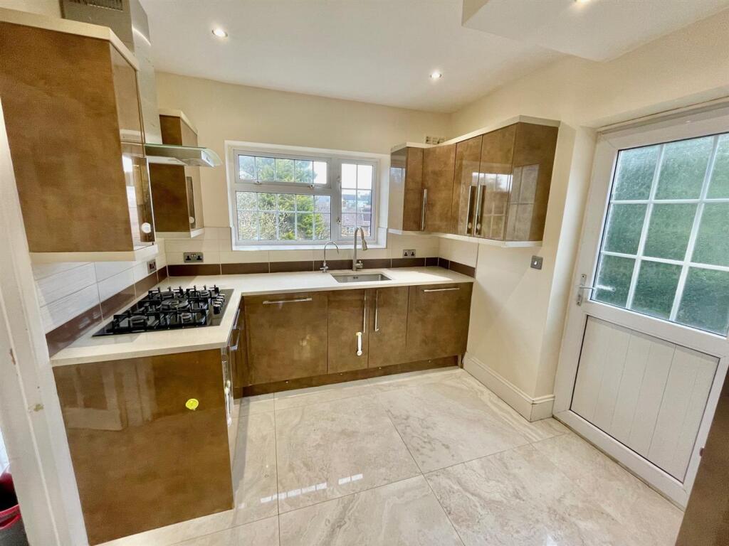 12 Kemble Close Kitchen.jpg