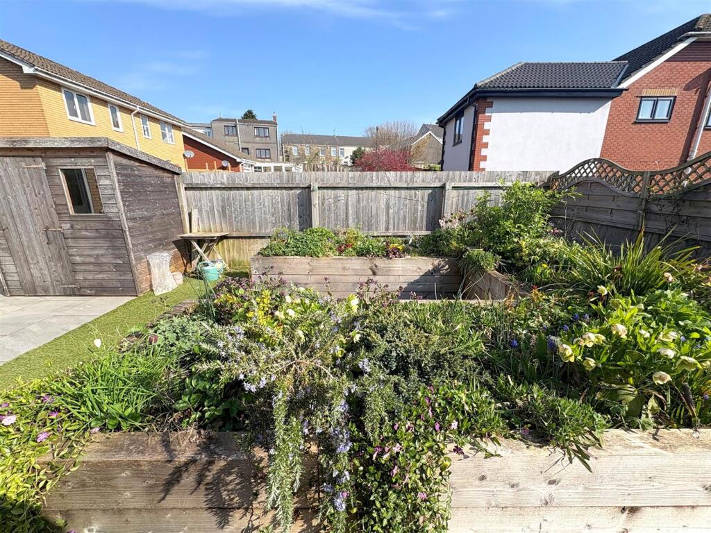 Rear Garden e.jpg