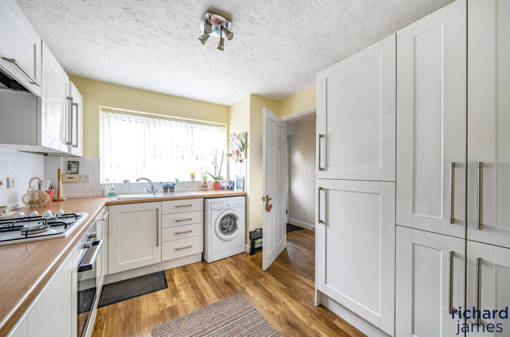 fe8a32dd-20d0-4b4...