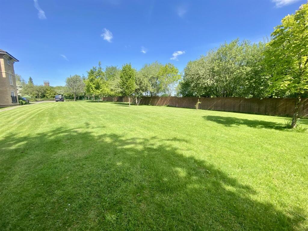 Bramleys Estate Agents - Marmaville Court - Mirfie