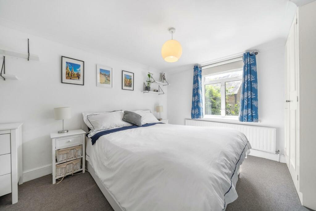 Bedroom 1 (2).jpg