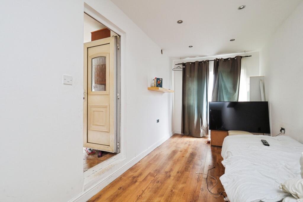 Bed 4 / Family Room