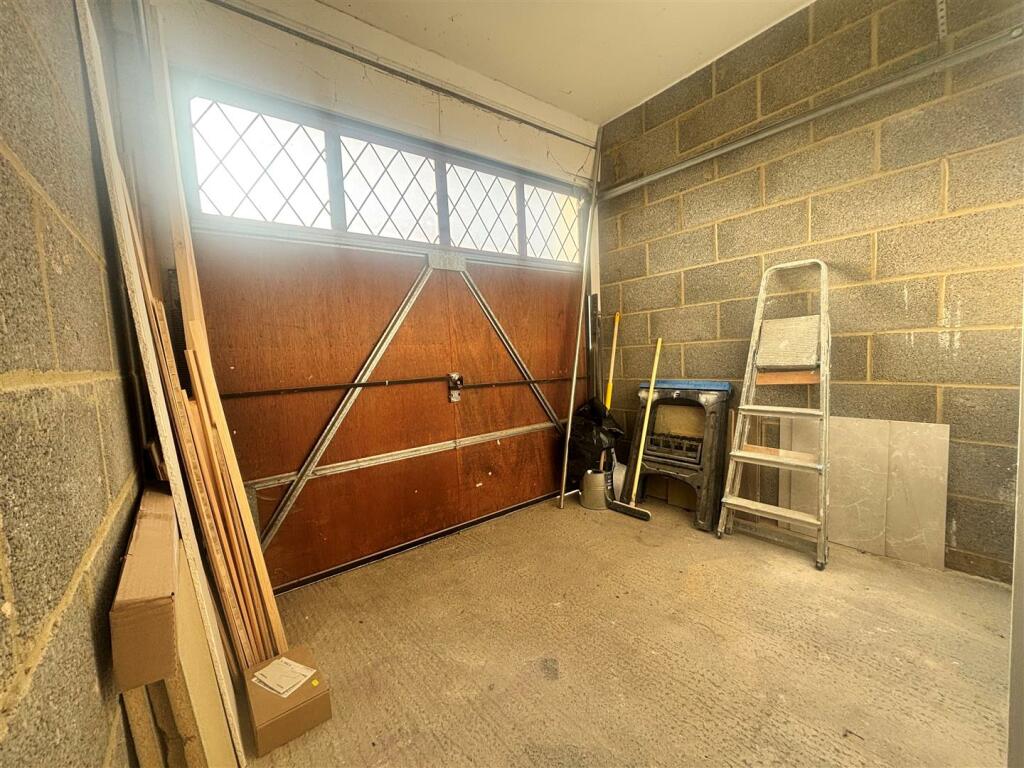 garage.jpg