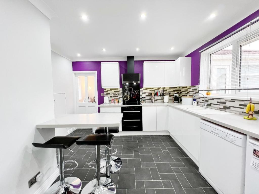 Kitchen 6.jpg