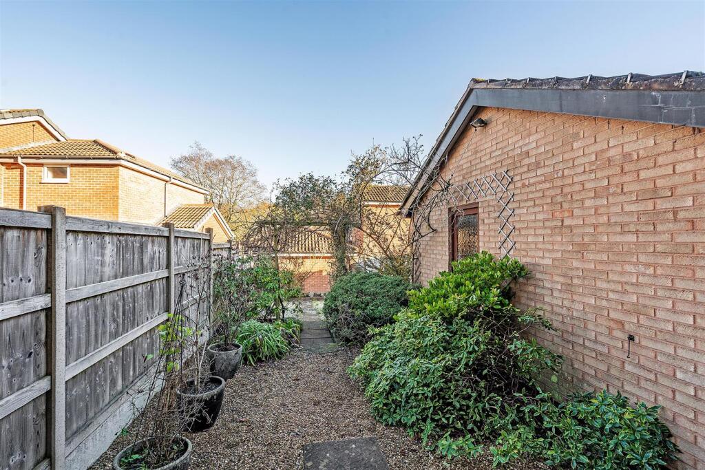 28 Whitemoor Drive-11_lo.jpg