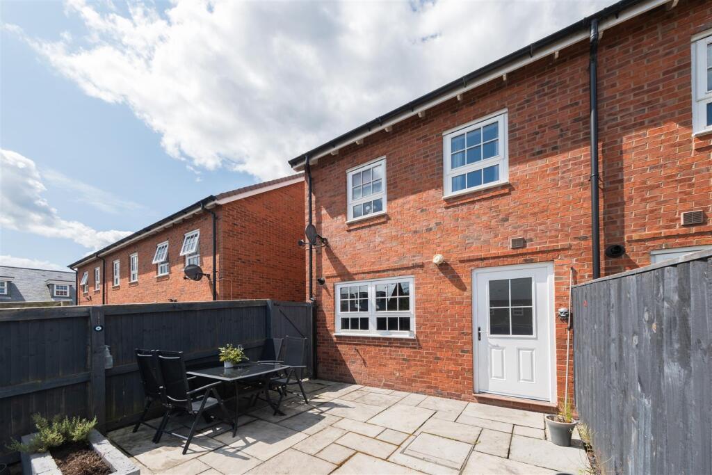 19 Hazelhurst Way-026.jpg