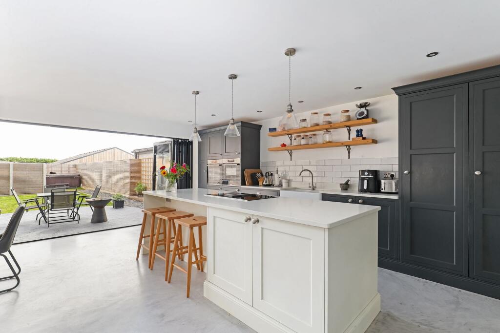 Kitchen / Dining