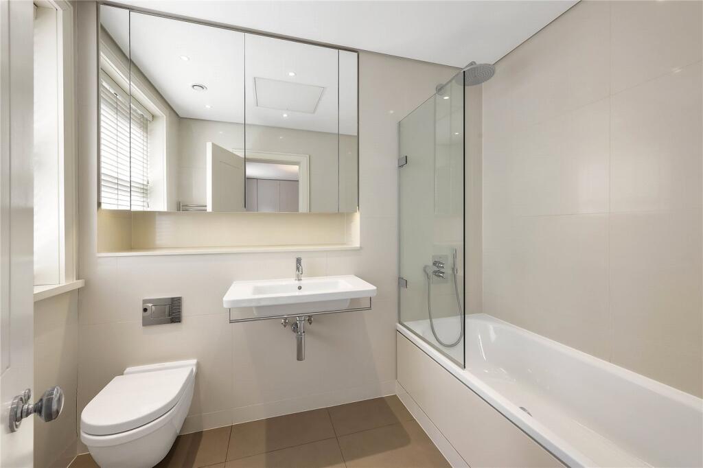 En-Suite Bathroom