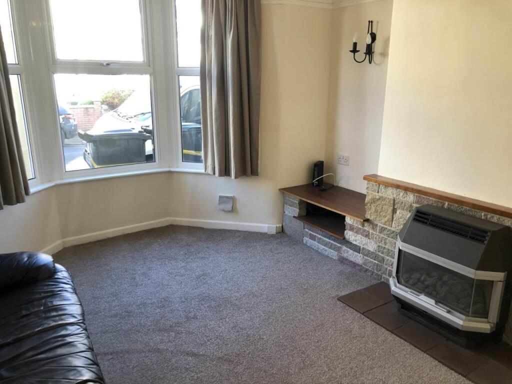 living room pic 4.jpg