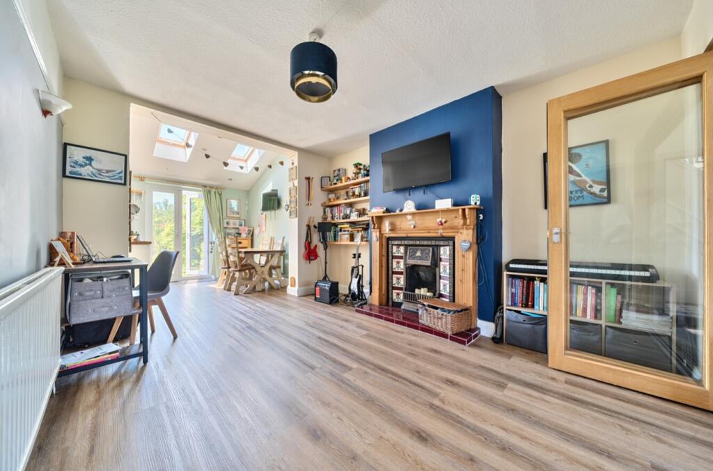 6-6821fda72c1cb-1288311-ARW-6