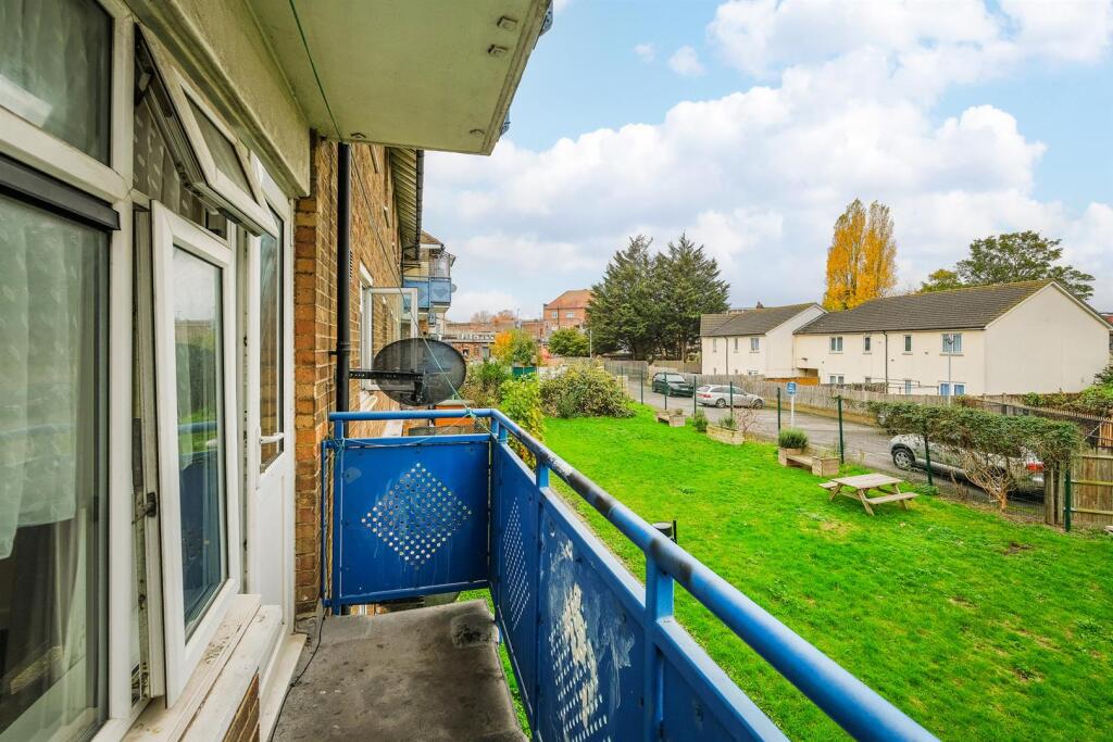 Cherrydown Avenue
