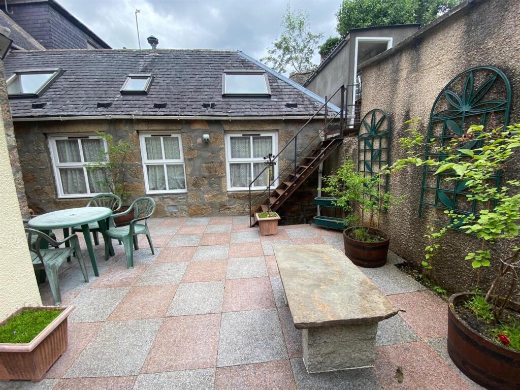 rear courtyard 2.jpg