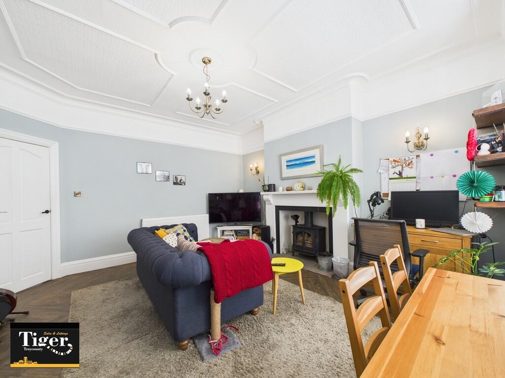 CAM02176G0-PR0513...