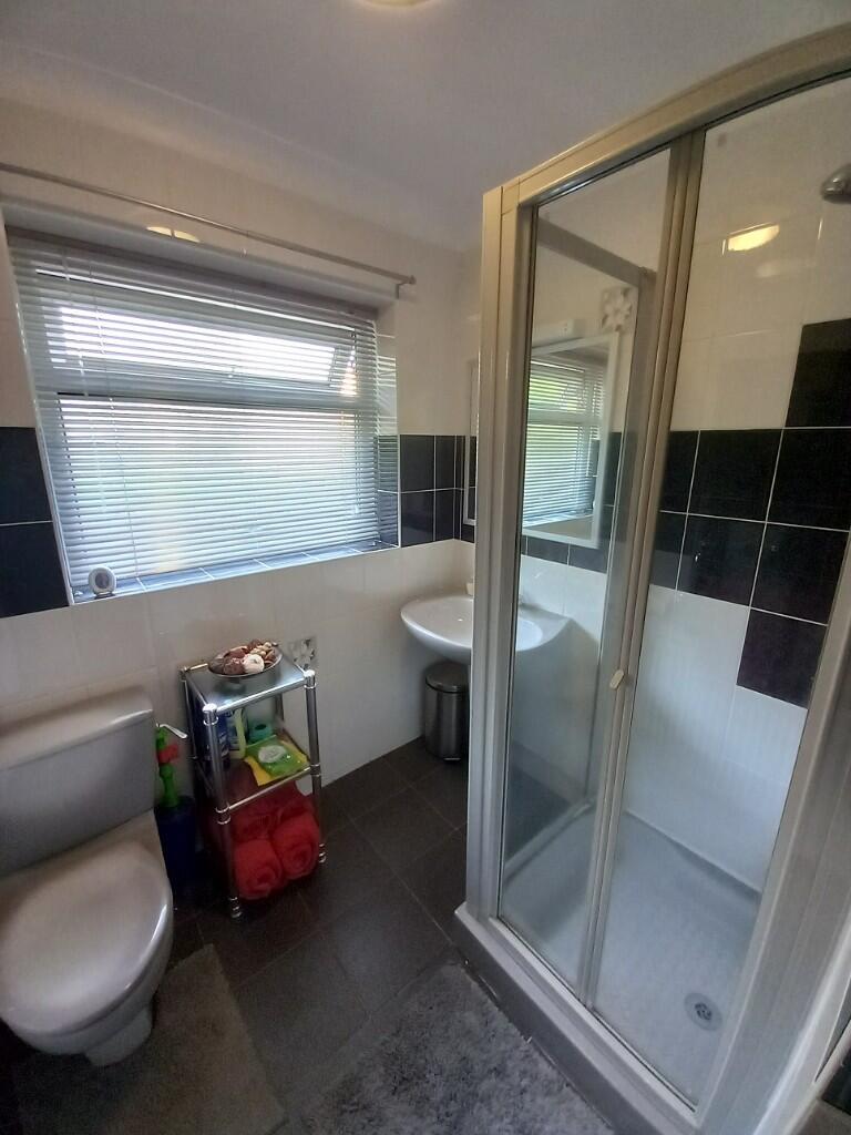 GF SHOWER ROOM 