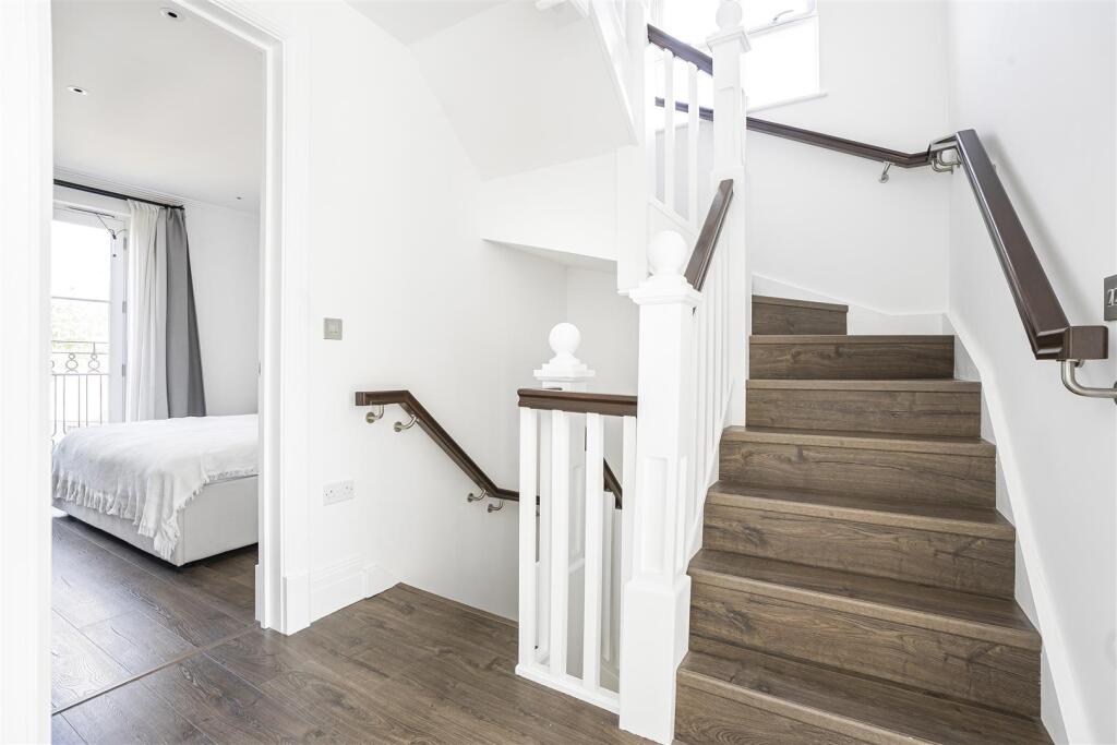 FIRST FLOOR LANDING