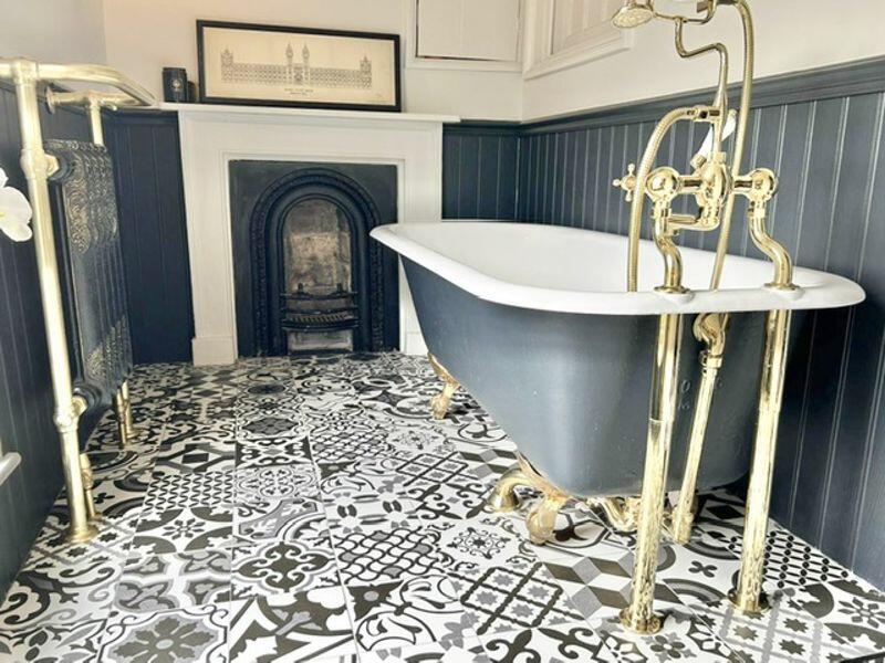 Family bathroom view 2