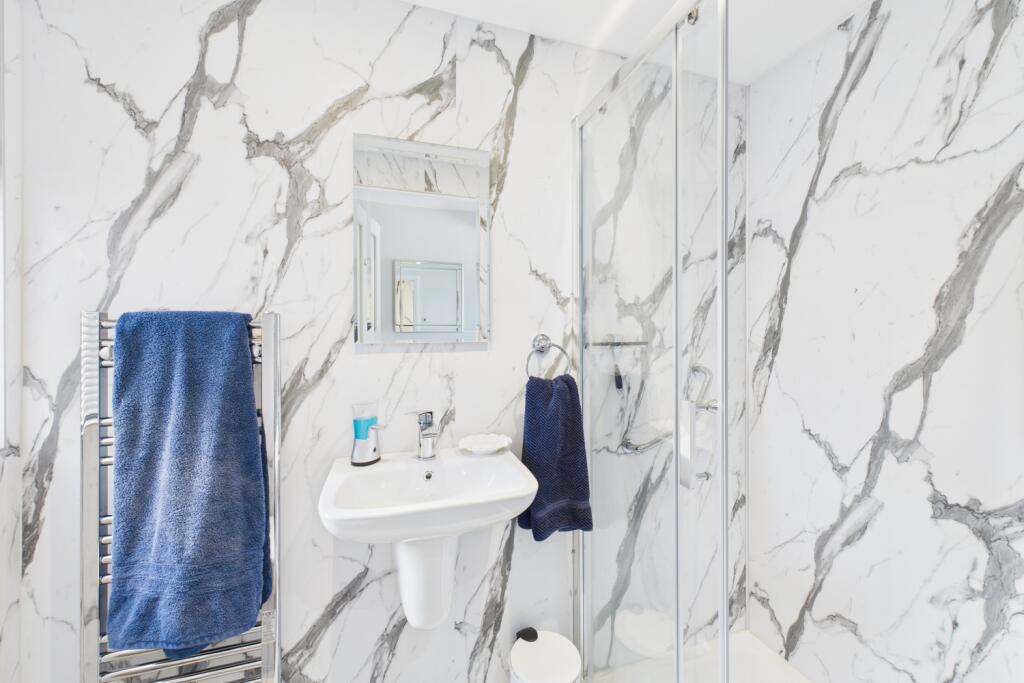 CAM03162G0-PR0281-STILL033